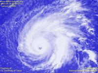 台風壁紙画像：2003年台風2号（クジラ｜KUJIRA）：台風の目がくっきりと現れた台風200302号の画像：2003年4月16日12時 JST：1024x768 (VIS)
