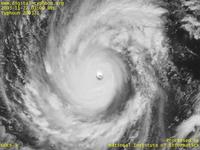 台風壁紙画像：2003年台風21号（ルピート｜LUPIT）：台風２１号の中心付近の雲（12時JST）