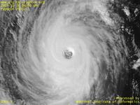 台風壁紙画像：2003年台風21号（ルピート｜LUPIT）：台風２１号の中心付近の雲（15時JST）