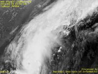 台風壁紙画像：2004年台風4号（コンソン｜CONSON）：台風の中心から離れたところにも積乱雲が点々と見えます（12時JST）