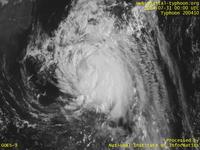 Typhoon Wallpaper Image : Typhoon 200410 (NAMTHEUN) : Typhoon NAMTHEUN just before making landfall (0000 UTC)
