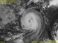 台風壁紙画像：2004年台風17号（アイレー｜AERE）：大きな眼が見える台風200417号（09時JST）