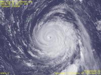 台風壁紙画像：2004年台風18号（ソングダー｜SONGDA）：沖縄にかなり接近する可能性が高まった台風200418号（9時JST）