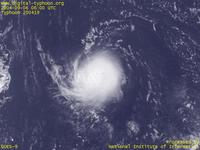 台風壁紙画像：2004年台風19号（サリカー｜SARIKA）：ミニチュア台風という感じの台風200419号（15時JST）