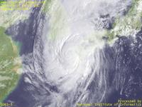 台風壁紙画像：2004年台風18号（ソングダー｜SONGDA）：上陸直前の台風200418号（9時JST）