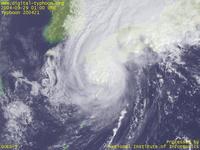 台風壁紙画像：2004年台風21号（メアリー｜MEARI）：鹿児島県〜宮崎県を進む台風200421号（9時JST）