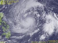 台風壁紙画像：2004年台風23号（トカゲ｜TOKAGE）：発達を始めた台風200423号（9時JST）