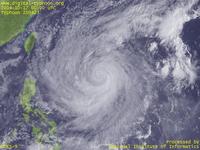 台風壁紙画像：2004年台風23号（トカゲ｜TOKAGE）：均整のとれた渦巻きの台風200423号（9時JST）