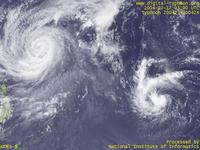 台風壁紙画像：2004年台風24号（ノックテン｜NOCK-TEN）：台風200423号と台風200424号（12時JST）