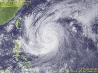 台風壁紙画像：2004年台風23号（トカゲ｜TOKAGE）：中心に小さな眼が見える台風200423号（15時JST）