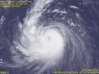 台風壁紙画像：2004年台風24号（ノックテン｜NOCK-TEN）：渦が弱まった後再び強まってきた（？）台風200424号（10時JST）