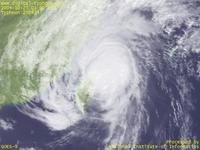 台風壁紙画像：2004年台風24号（ノックテン｜NOCK-TEN）：大きな雨雲の塊となった台風200424号（12時JST）