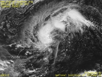 台風壁紙画像：2004年台風25号（ムイファー｜MUIFA）：大きな雲の塊が連なり中心が不明確な台風200425号（12時JST）
