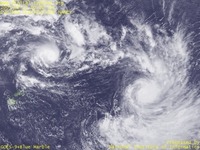 台風壁紙画像：2005年サイクロンINGRID：南太平洋に並ぶサイクロンOLAF（左上）とサイクロンNANCY（右下）（2005年02月15日00時UTC）