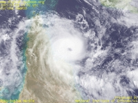 台風壁紙画像：2005年サイクロンINGRID：勢力が弱まり眼もぼやけたサイクロンINGRID（2005年03月09日05時UTC）