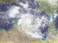 台風壁紙画像：2005年サイクロンINGRID：小さく引締まった眼をもつサイクロンINGRID（2005年03月12日04時UTC）