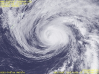 台風壁紙画像：2005年台風4号（ネサット｜NESAT）：引き続き緩やかに衰弱しつつある台風200504号（11時JST）