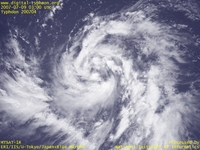 台風壁紙画像：2007年台風4号（マンニィ｜MAN-YI）：台風200704号発生後の渦巻き状の雲（12時JST）