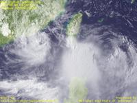台風壁紙画像：2007年台風7号（ウーティップ｜WUTIP）：中心間距離が700km程度に接近する台風200706号と台風200707号（17時JST）