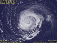 台風壁紙画像：2007年台風9号（フィートウ｜FITOW）：発達が止まっている台風200709号（12時JST）