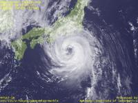 台風壁紙画像：2007年台風9号（フィートウ｜FITOW）：本州に間もなく上陸する台風200709号（12時JST）