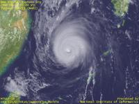 Typhoon Wallpaper Image : Typhoon 200711 (NARI) : Typhoon 200711 that have passed Kumejima Island and is moving in East China Sea (03 UTC)