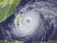 Typhoon Wallpaper Image : Typhoon 200813 (SINLAKU) : Typhoon 200813 having a larger eye in south of Sakishima Islands (06 UTC)