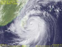 台風壁紙画像：2008年台風15号（チャンミー｜JANGMI）：勢力のピークを過ぎた台風200815号（12時JST）