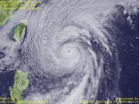 台風壁紙画像：2010年台風14号（チャバ｜CHABA）：北方に大きな雲が広がる台風201014号（12時JST）