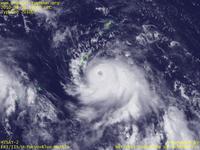 台風壁紙画像：2010年台風7号（コンパス｜KOMPASU）：沖縄本島に接近しつつある台風201007号（12時JST）