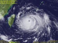 台風壁紙画像：2010年台風11号（ファナピ｜FANAPI）：先島諸島南方で発達する台風201011号（12時JST）