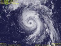 台風壁紙画像：2010年台風12号（マラカス｜MALAKAS）：眼は大きいがあまり輪郭が明瞭ではない台風201012号（12時JST）