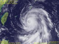 台風壁紙画像：2012年台風4号（グチョル｜GUCHOL）：沖縄南方で北上を続ける台風201204号（12時JST）