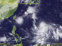 台風壁紙画像：2012年台風15号（ボラヴェン｜BOLAVEN）：渦巻きが小さくなった台風201214号と渦巻きが大きくなった台風201215号（12時JST）