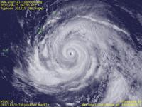 台風壁紙画像：2012年台風15号（ボラヴェン｜BOLAVEN）：発達しつつ沖縄に接近中の大型で非常に強い台風201215号（15時JST）