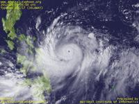 台風壁紙画像：2012年台風17号（ジェラワット｜JELAWAT）：フィリピンの東で急速な発達を続ける台風201217号（15時JST）
