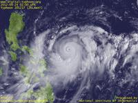 台風壁紙画像：2012年台風17号（ジェラワット｜JELAWAT）：フィリピンの東で勢力を維持しつつゆっくりと動く台風201217号（10時JST）