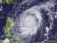 Typhoon Wallpaper Image : Typhoon 201217 (JELAWAT) : 相変わらず眼が明瞭で中心付近の雲も活発な台風201217号（12時JST）