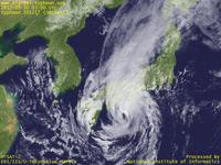 台風壁紙画像：2012年台風17号（ジェラワット｜JELAWAT）：四国南方で衰弱しつつ北上する台風201217号（12時JST）