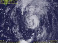 台風壁紙画像：2012年台風19号（マリクシ｜MALIKSI）：あまり発達せずに小笠原諸島に接近中の台風201219号（12時JST）