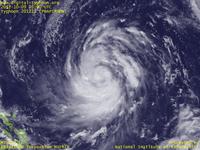 台風壁紙画像：2012年台風21号（プラピルーン｜PRAPIROON）：フィリピン東海上でゆっくり動きゆっくり発達しつつある台風201221号（12時JST）