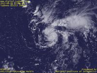 台風壁紙画像：2013年台風13号（ペバ｜PEWA）：ミッドウェー諸島付近でハリケーンから台風に変わり、珍しい越境台風となった台風201313号（12時JST）