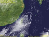台風壁紙画像：2013年台風15号（コンレイ｜KONG-REY）：ほとんどの雨雲が台湾側に偏って先島諸島には雨雲が少ない台風201315号（11時JST）
