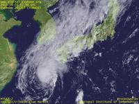 台風壁紙画像：2013年台風17号（トラジー｜TORAJI）：中心付近の雲が発達してきた台風201317号（11時JST）