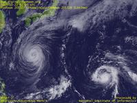 Typhoon Wallpaper Image : Typhoon 201327 (FRANCISCO) : 西の台風201327号、東の台風201328号、北の熱帯低気圧が作る太平洋上の「熱帯低気圧の大三角形」（11時JST）