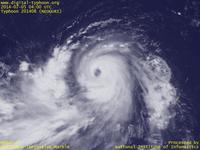Typhoon Wallpaper Image : Typhoon 201408 (NEOGURI) : 眼の前面の壁雲が、モクモクと盛り上がって発達している台風201408号（13時JST）