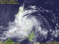Typhoon Wallpaper Image : Typhoon 201409 (RAMMASUN) : フィリピン・ルソン島のレガスピ周辺に上陸直前に急発達する台風201409号（16時JST）