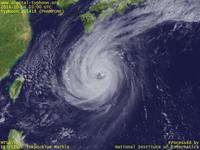Typhoon Wallpaper Image : Typhoon 201418 (PHANFONE) : 大きな眼を取り巻く壁雲がしっかりと発達している台風201418号（12時JST）