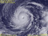 Typhoon Wallpaper Image : Typhoon 201419 (VONGFONG) : ギュッとしまった雲とクッキリした眼を見せる台風201419号（拡大）（11時JST）