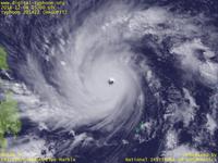 台風壁紙画像：2014年台風22号（ハグピート｜HAGUPIT）：クッキリとした小さな眼をもつ台風201422号（14時JST）